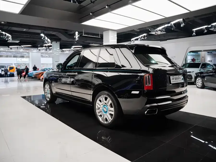 Rolls-Royce Cullinan Cullinan 2018 five-seat version 2022 — миниатюра 4