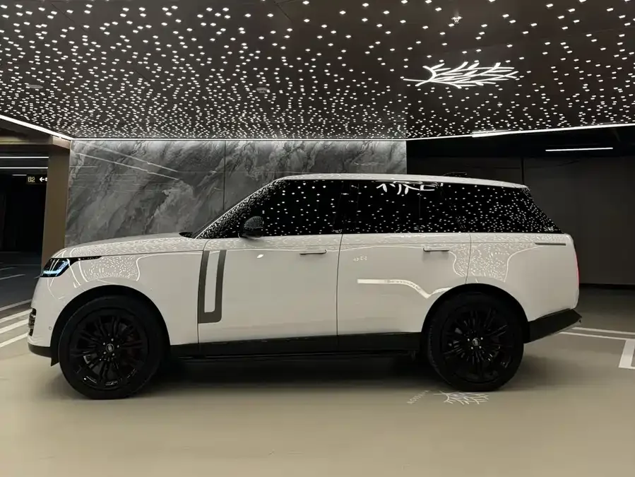 Land Rover Range Rover Range Rover 2023 3.0 L6 360PS Grand Edition 2022 — миниатюра 3