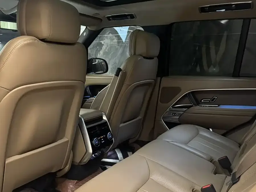 Land Rover Range Rover Range Rover 2023 3.0 L6 360PS Grand Edition 2022 — миниатюра 4