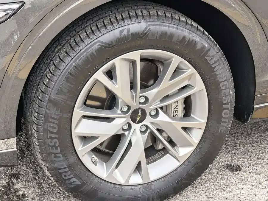 Genesis GV70 Genesis GV70 2025 2.5T 2WD Luxury Edition 2024 — миниатюра 3