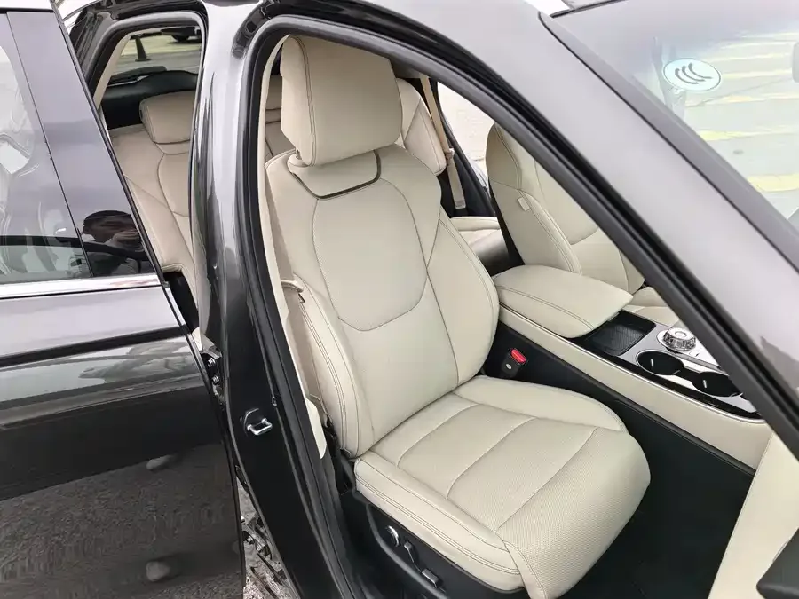 Genesis GV70 Genesis GV70 2025 2.5T 2WD Luxury Edition 2024 — миниатюра 5