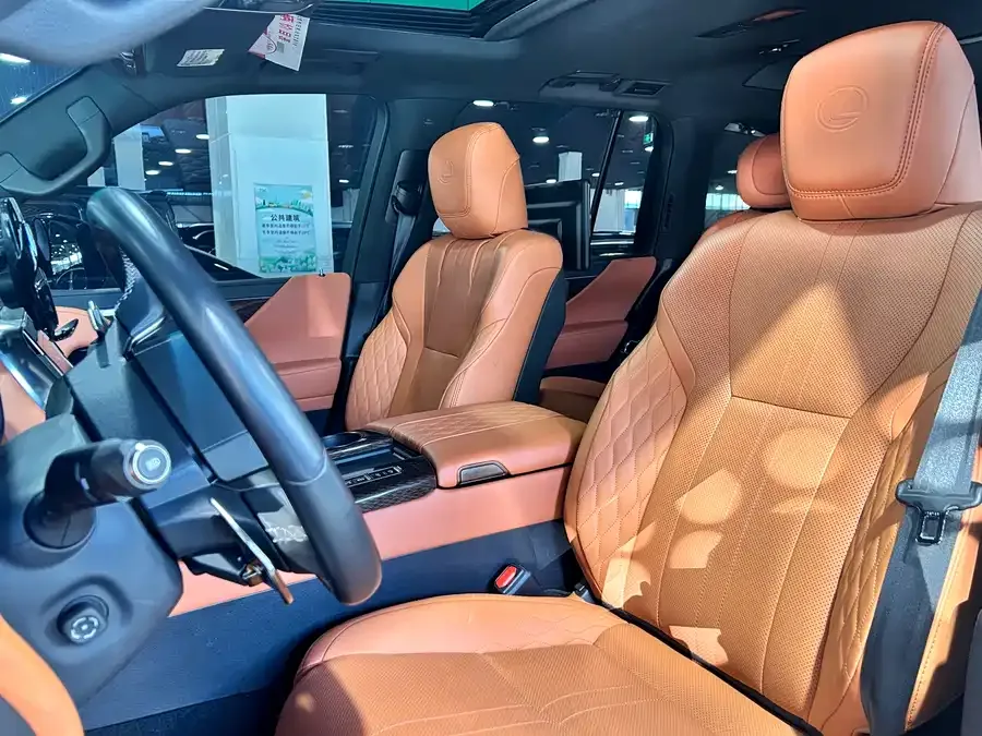 Lexus LX 2025 700h VIP Edition 2026 — миниатюра 3
