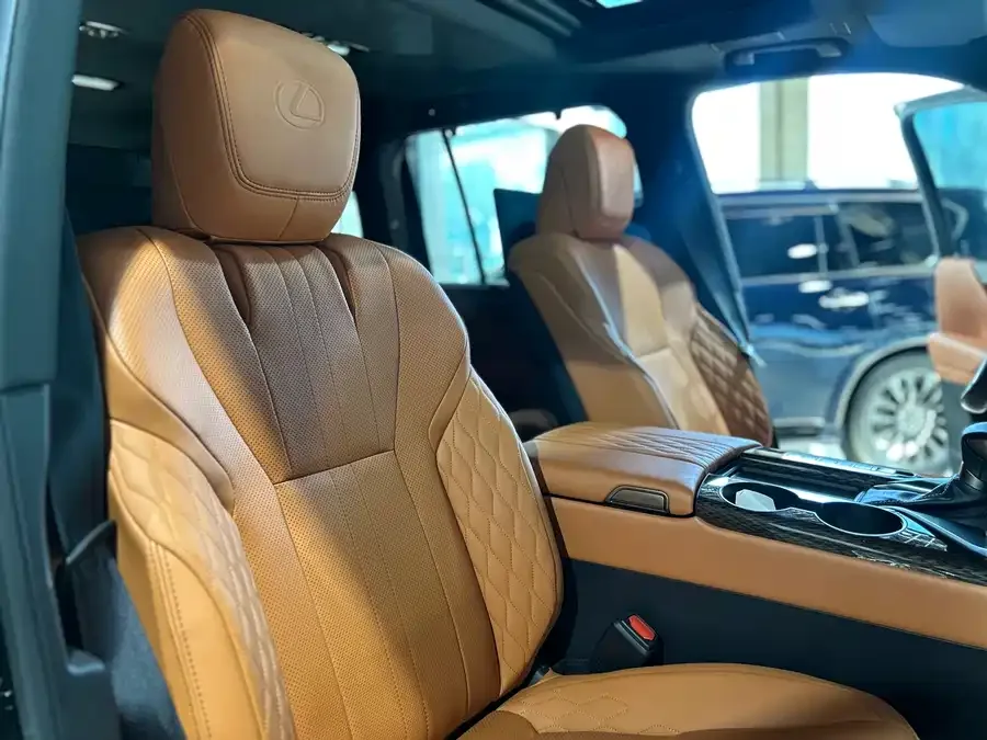 Lexus LX 2025 700h VIP Edition 2026 — миниатюра 4