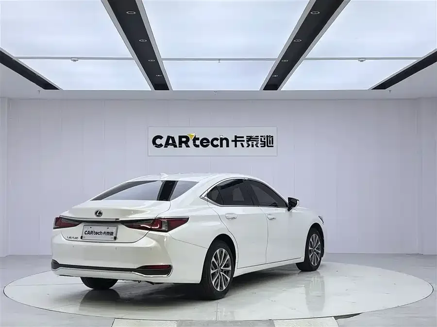 Lexus ES 2022 200 Excellence Edition 2024 — миниатюра 2