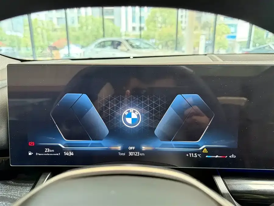 BMW 5 Series BMW 5 Series 2024 525Li Luxury Package 2024 — миниатюра 4