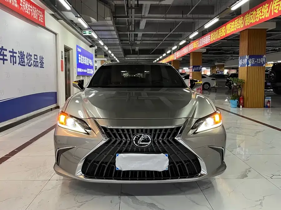 Lexus ES 2023
