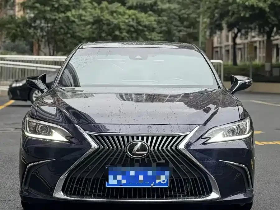 Lexus ES 2022