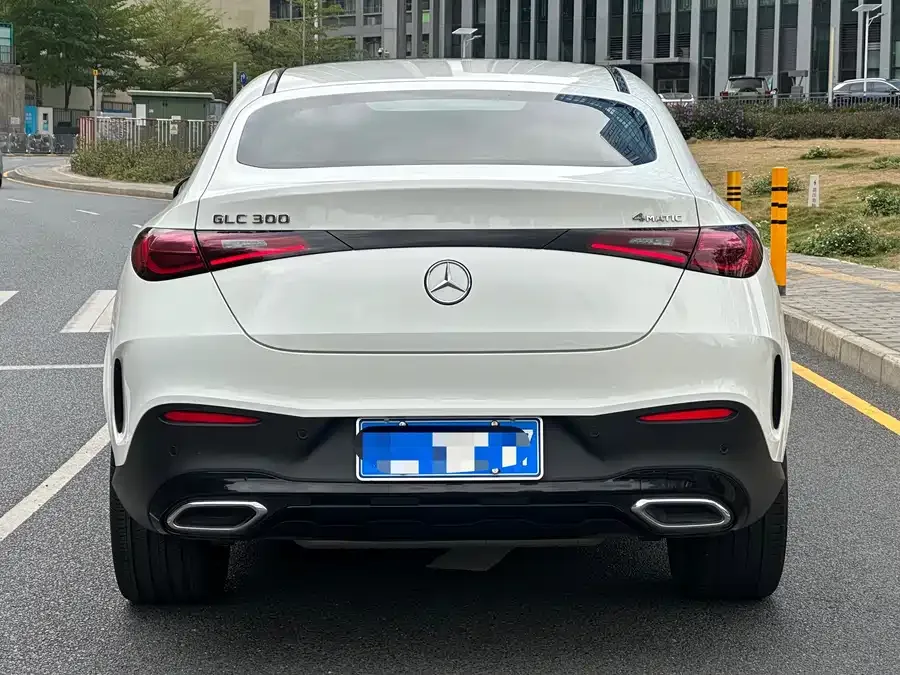 Mercedes-Benz GLC Coupe Mercedes-Benz GLC Coupe 2025 GLC 300 4MATIC Coupe SUV 2025 — миниатюра 2
