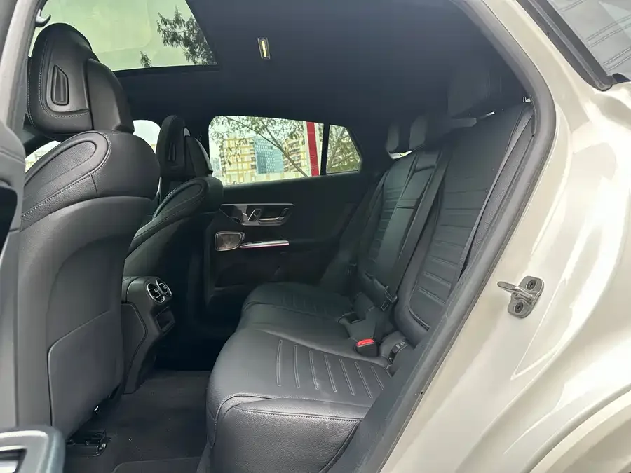 Mercedes-Benz GLC Coupe Mercedes-Benz GLC Coupe 2025 GLC 300 4MATIC Coupe SUV 2025 — миниатюра 3
