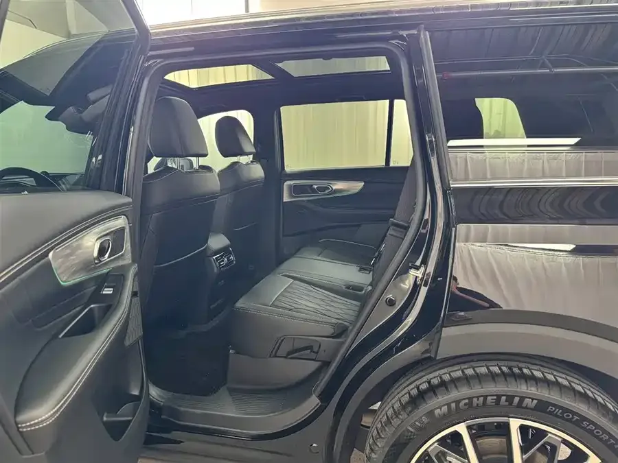 GAC Trumpchi GS8 Trumpchi GS8 2025 Pilot Series 2.0TGDI 2WD Luxury Edition 5 Seaters 2025 — миниатюра 4