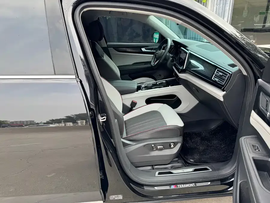Volkswagen Teramont 2023 Touron Touron X 380TSI 4WD Luxury Edition 2023 — миниатюра 4