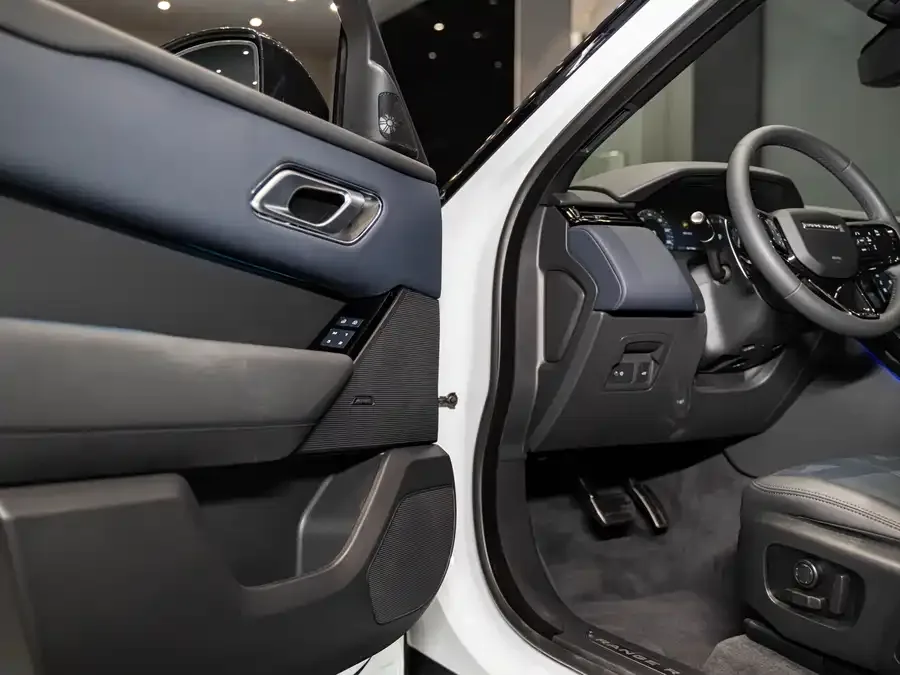 Land Rover Range Rover Velar Range Rover Velar 2024 Dynamic SE 2024 — миниатюра 3