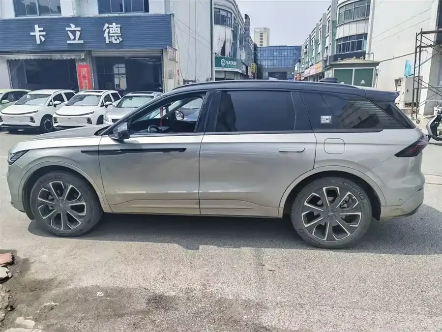 Lincoln Navigator Navigator 2023 2.0T 4WD Hybrid Edition 2024 — миниатюра 2