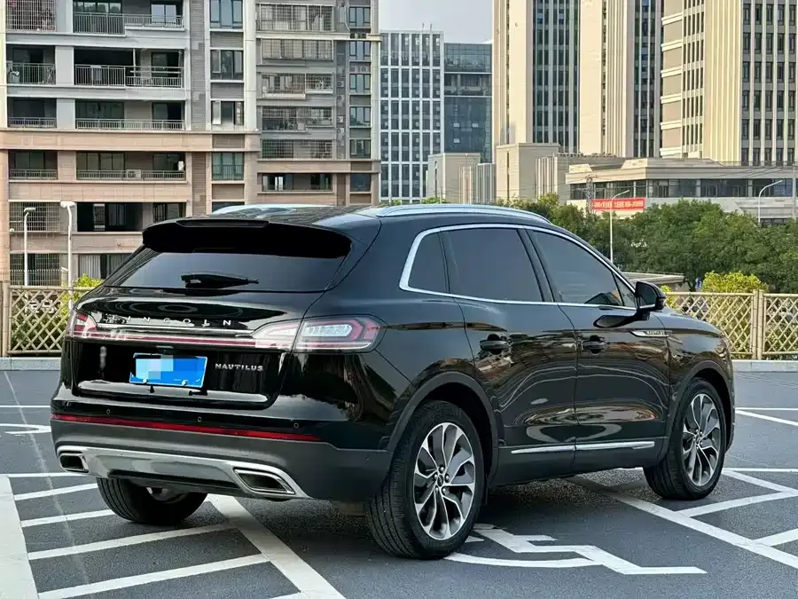 Lincoln Navigator Navigator 2021 2.0T 4WD Elegant Edition 2022 — миниатюра 3
