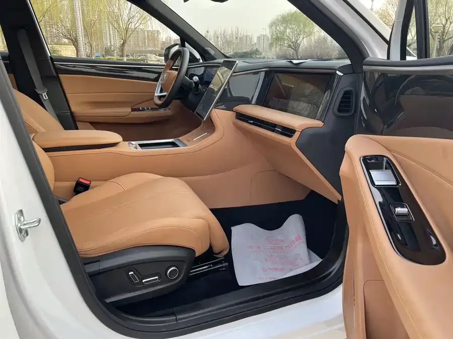 Geely Galaxy L7 Galaxy L7 2025 EM-i 115km Exploration+ Edition 2025 — миниатюра 3