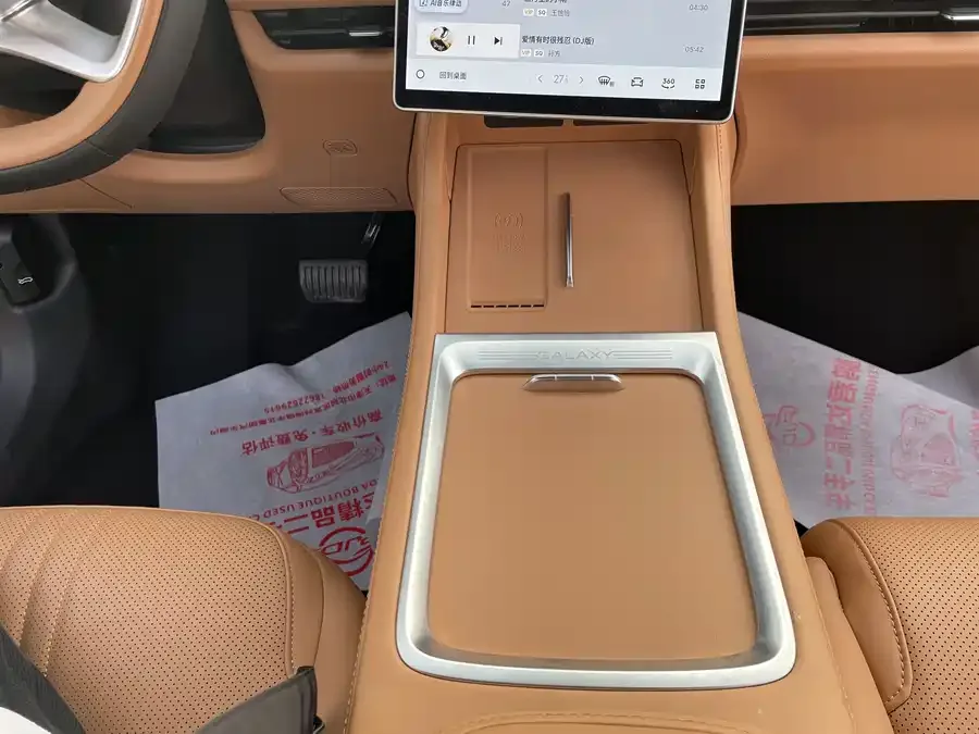 Geely Galaxy L7 Galaxy L7 2025 EM-i 115km Exploration+ Edition 2025 — миниатюра 4
