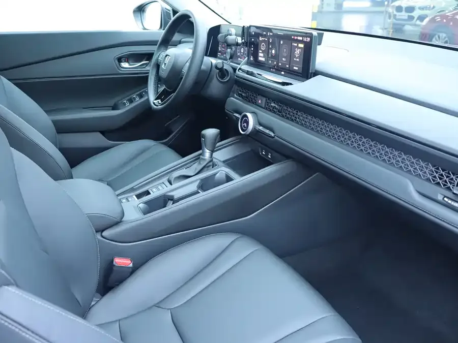 Honda Accord Accord 2025 Sport Series 260TURBO Comfort Edition 2026 — миниатюра 3