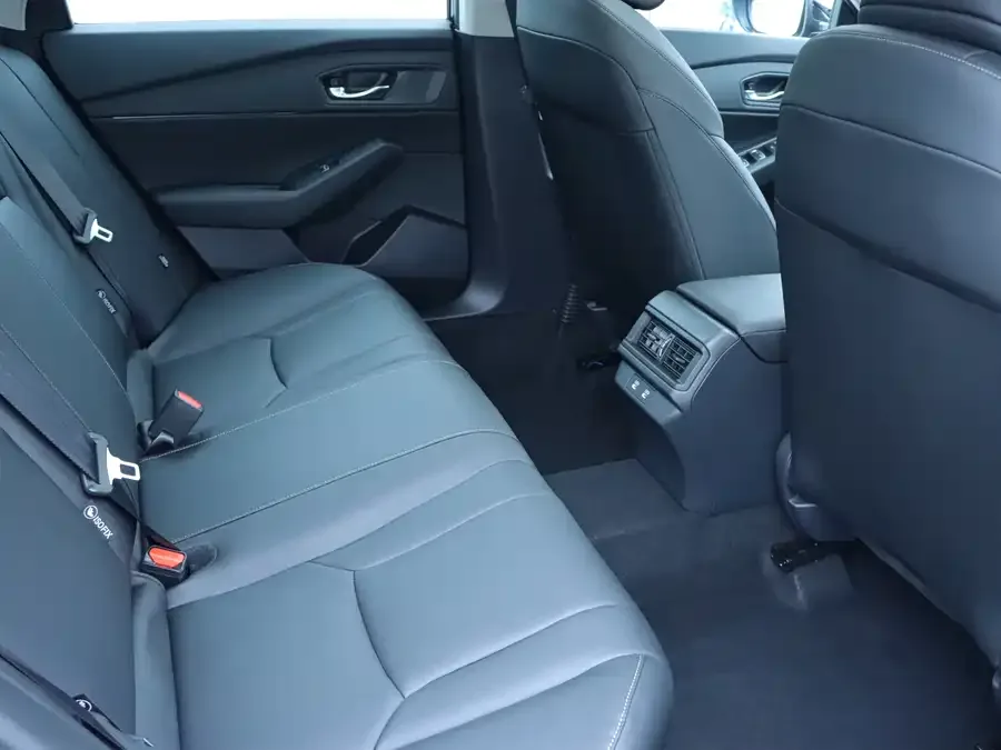Honda Accord Accord 2025 Sport Series 260TURBO Comfort Edition 2026 — миниатюра 4