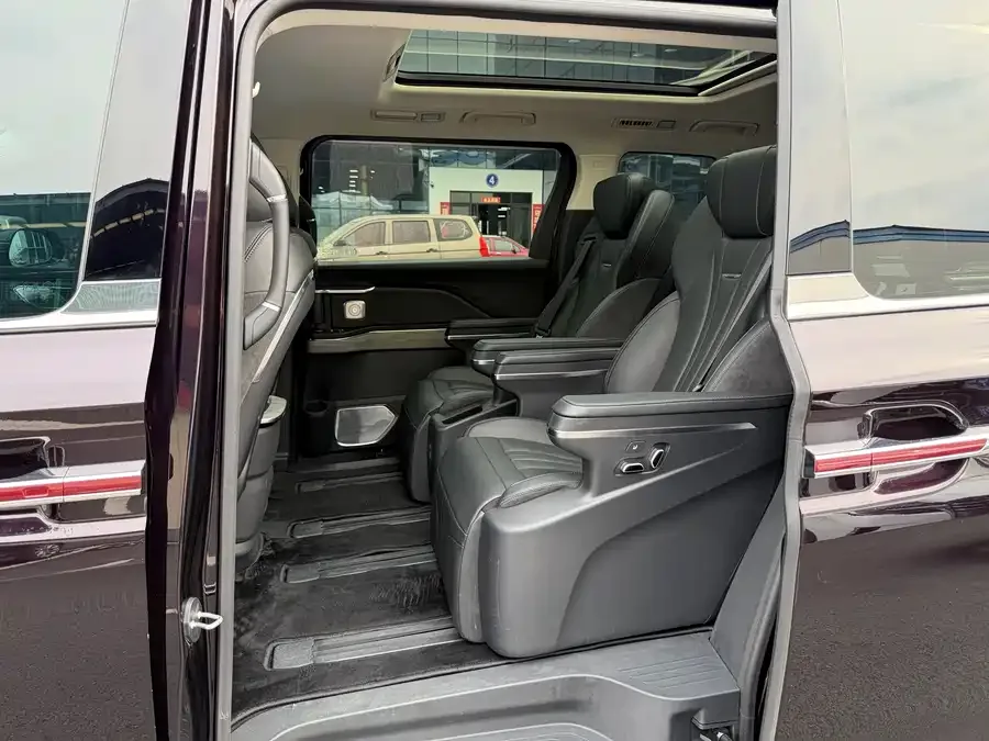 Hongqi HQ9 Hongqi HQ9 2023 2.0T Intelligent Connection Flagship Edition 2023 — миниатюра 2