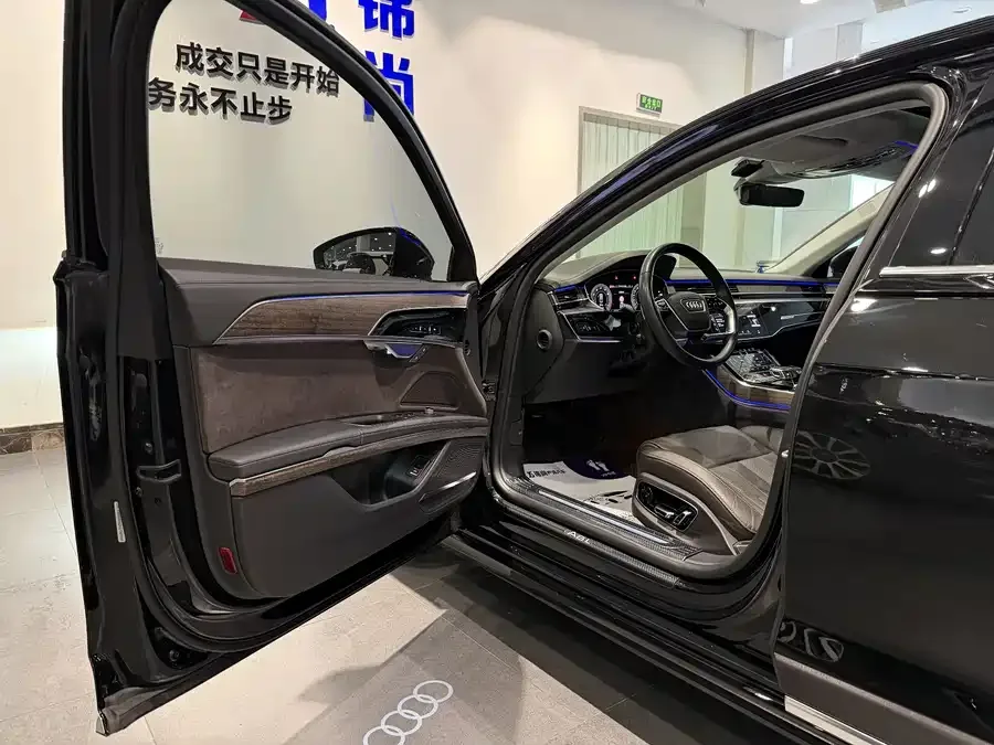 Audi A8 2023 A8L 55 TFSI quattro Flagship 2022 — миниатюра 5