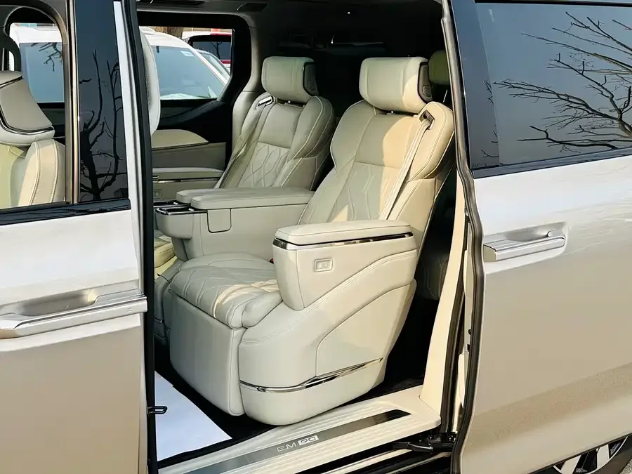 Volvo EM90 2025 Ultra six-seater 2025 — миниатюра 3