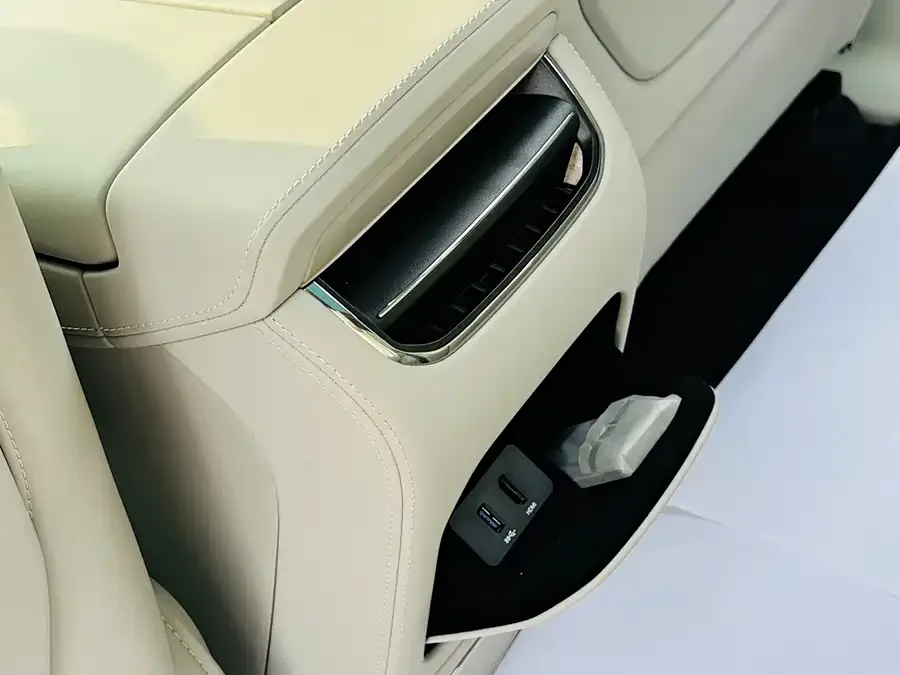 Volvo EM90 2025 Ultra six-seater 2025 — миниатюра 5