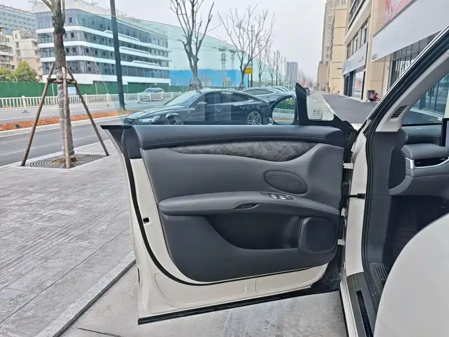 IM Motors LS6 Zhiji LS6 2023 Max Standard Edition 2024 — миниатюра 4