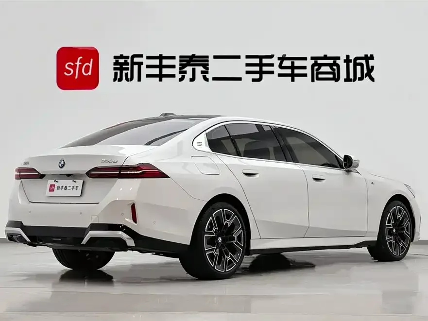 BMW 5 Series BMW 5 Series 2025 530Li Exclusive M Sport Package 2025 — миниатюра 2
