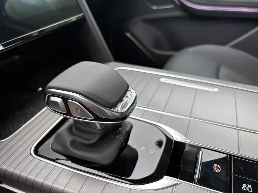 Hongqi HS7 PHEV Hongqi HS7 PHEV 2024 2.0T PHEV 4WD Flagship Chang Edition 7 Seaters 2025 — миниатюра 5
