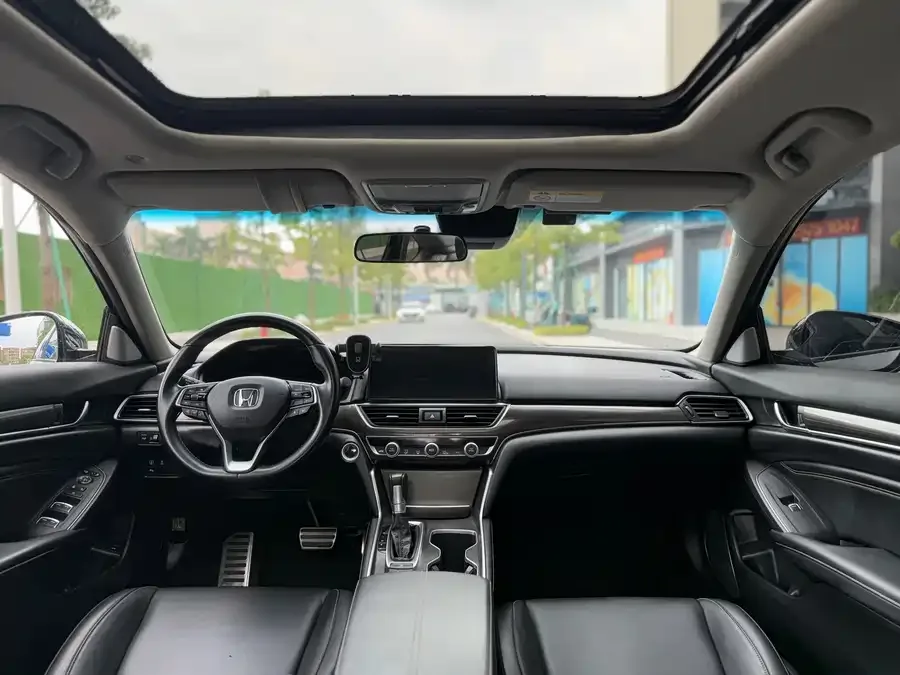 Honda Accord 2022 Accord 260TURBO Fantasy Night Premium Edition 2022 — миниатюра 3