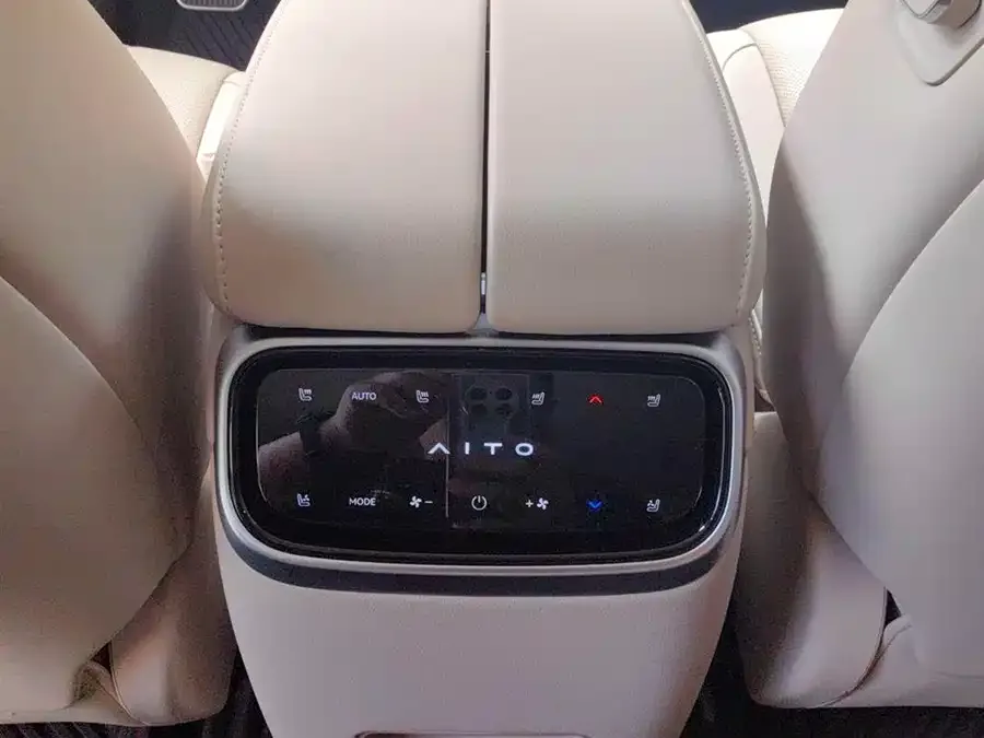 AITO M7 Wenjie M7 2024 1.5T Intelligent Driving 4WD Max Edition 5 Seaters 2024 — миниатюра 4