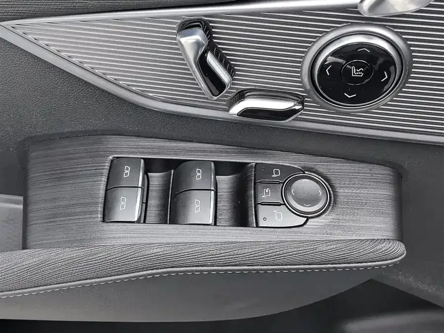 Buick LaCrosse Buick LaCrosse 2026 28T Platinum Edition 2025 — миниатюра 3
