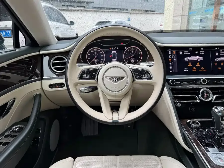 Bentley Flying Spur Mercedes-Benz 2022 4.0T V8 Standard Edition 2023 — миниатюра 3