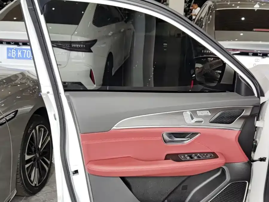 Jetour X70 PLUS JETOUR X70 PLUS 2024 Champion Edition 1.5T DCT Champion MAX 7 Seaters 2024 — миниатюра 4