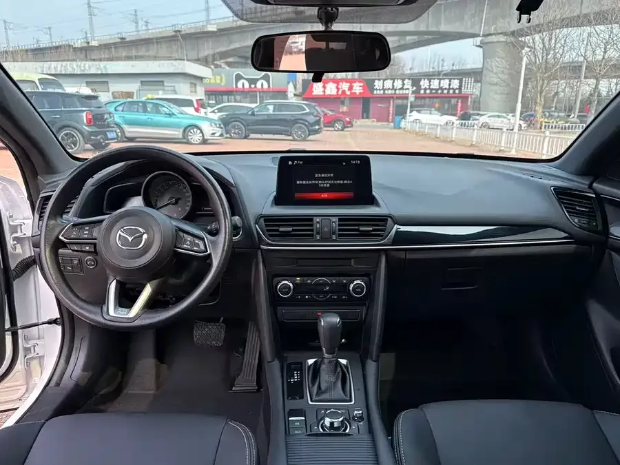 Mazda CX-4 2021 2.0L Automatic 2WD Blue Sky Explorer Edition 2023 — миниатюра 3