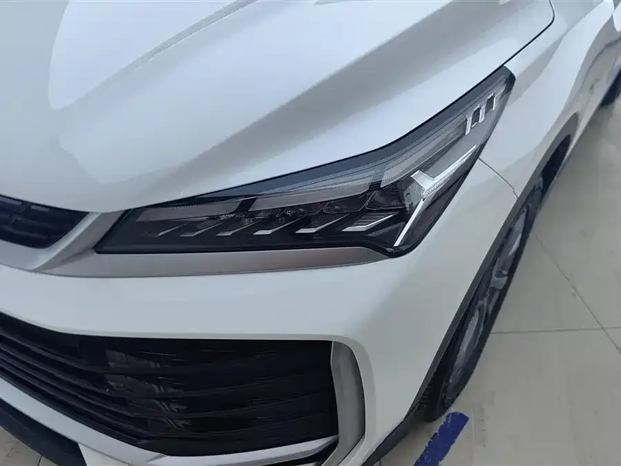 Geely Coolray SX11 Geely Binyue 2025 Model Binyue L 1.5TD DCT Star Diamond 2025 — миниатюра 5