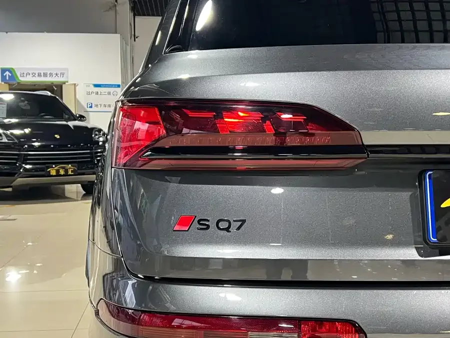 Audi SQ7 2024 4.0 TFSI 2024 — миниатюра 3