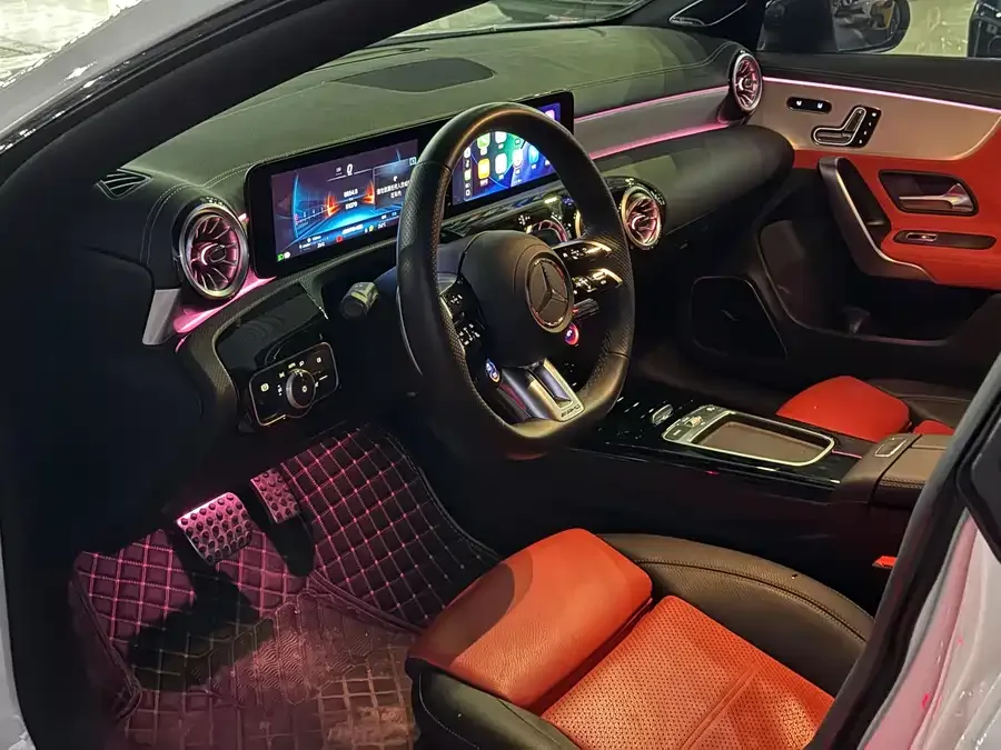 Mercedes-Benz A-Class AMG Mercedes-Benz A-Class AMG 2024 AMG A 35 L 4MATIC 2024 — миниатюра 3