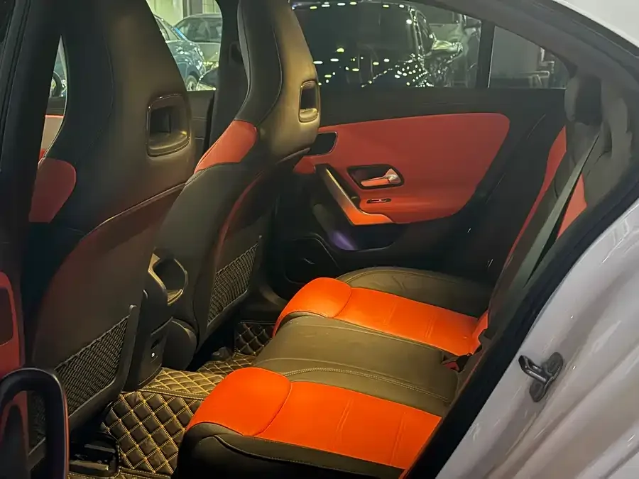 Mercedes-Benz A-Class AMG Mercedes-Benz A-Class AMG 2024 AMG A 35 L 4MATIC 2024 — миниатюра 4