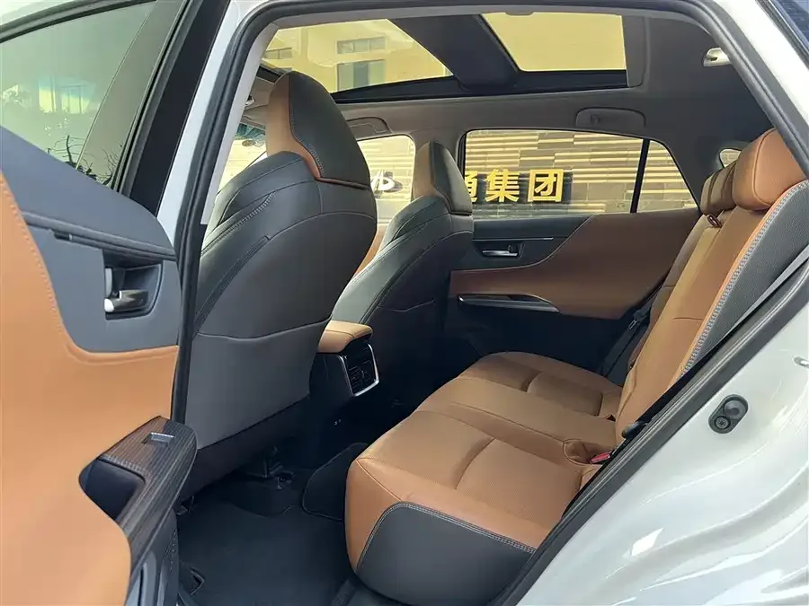 Toyota Venza 2022 Venza 2.0L CVT 4WD Supreme Edition 2022 — миниатюра 2