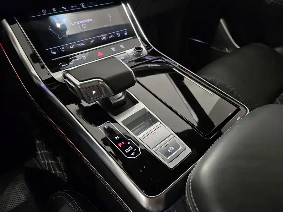 Audi Q8 2023 55 TFSI Premium Dynamic Model 2024 — миниатюра 4