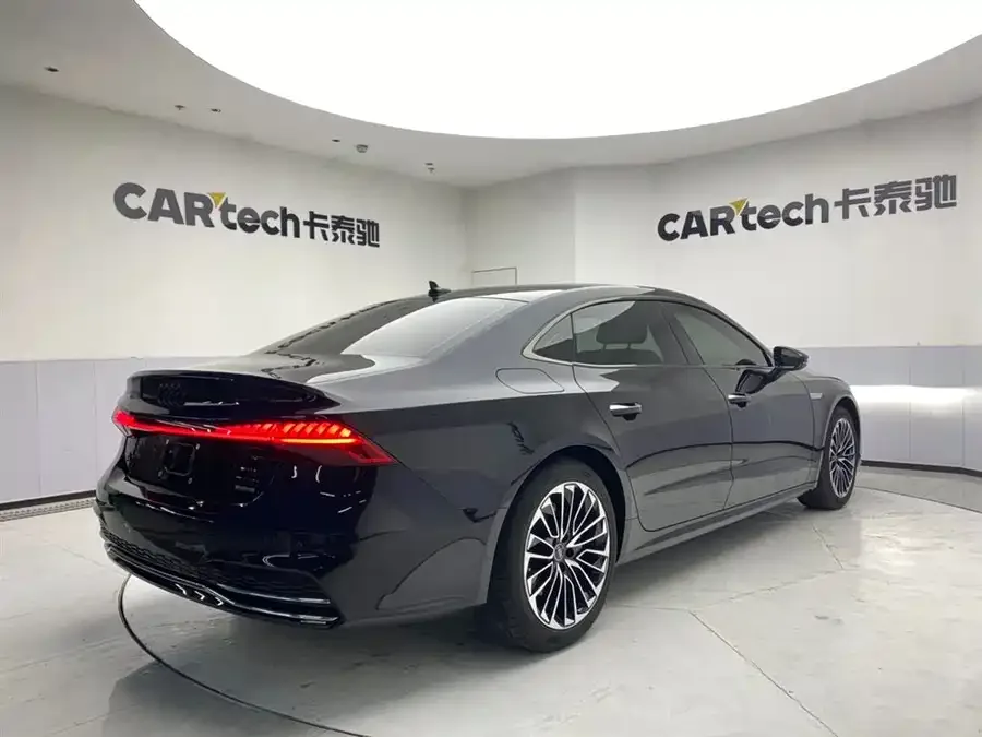 Audi A7L 2024 45 TFSI Luxury Edition 2024 — миниатюра 2