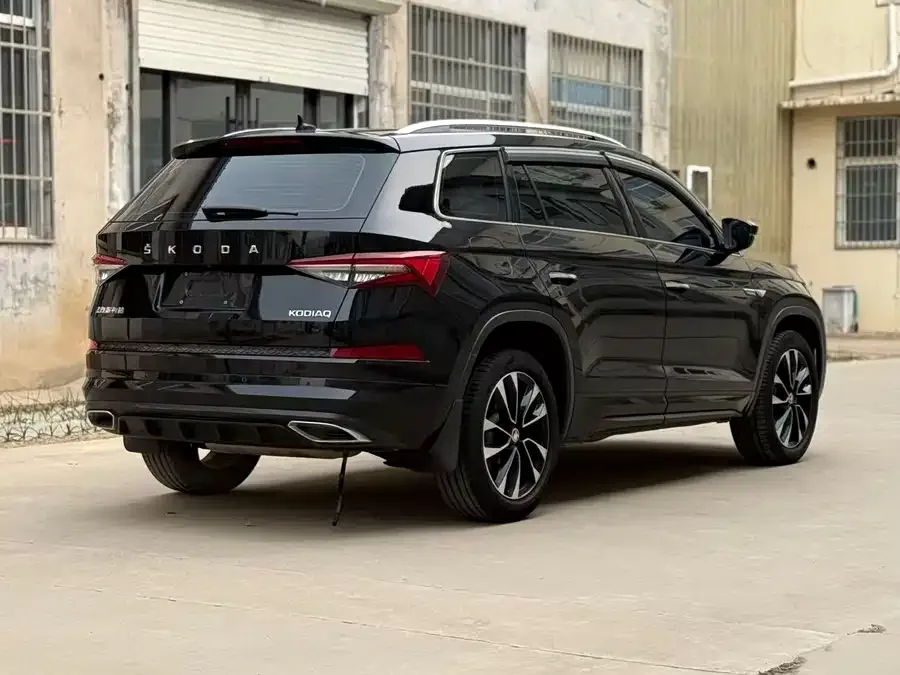 Skoda Kodiaq Kodiak 2022 TSI330 5-seater two-wheel drive luxury version 2022 — миниатюра 4