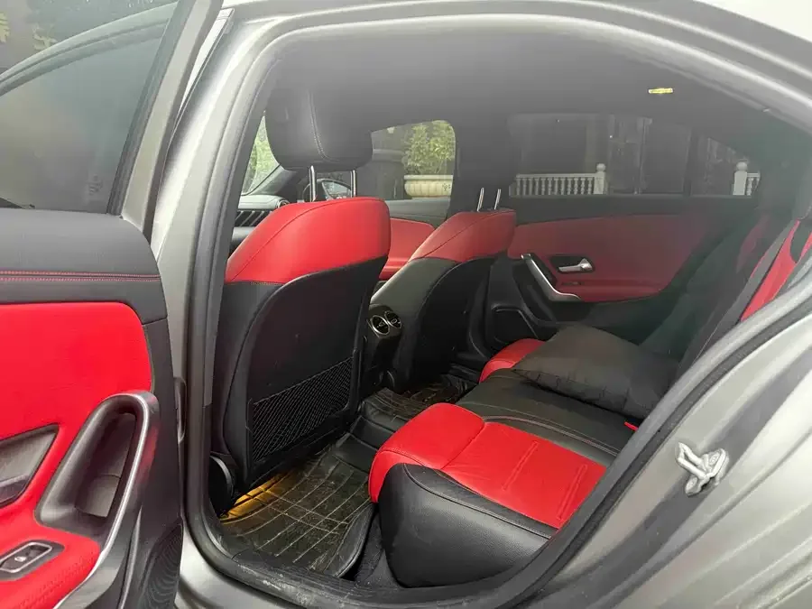Mercedes-Benz A-Class AMG Mercedes-Benz A-Class AMG 2022 AMG A 35 L 4MATIC 2022 — миниатюра 4