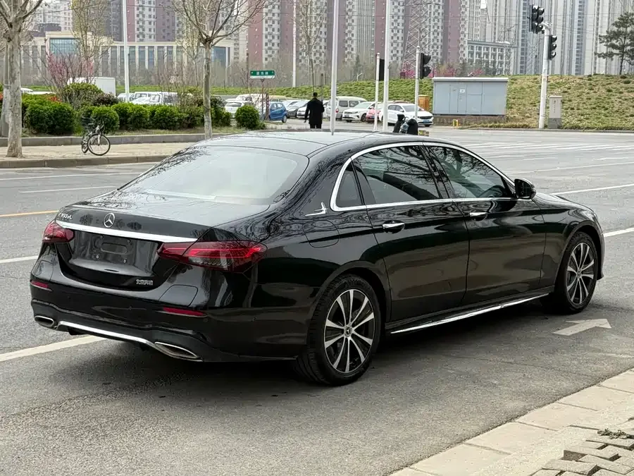 Mercedes-Benz E-class new energy Mercedes-Benz E-Class New Energy 2022 E 350 e L Plug-in Hybrid Sedan 2022 — миниатюра 3