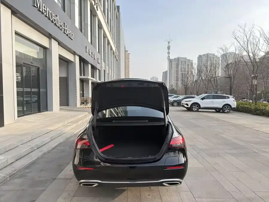 Mercedes-Benz E-class new energy Mercedes-Benz E-Class New Energy 2022 E 350 e L Plug-in Hybrid Sedan 2022 — миниатюра 2