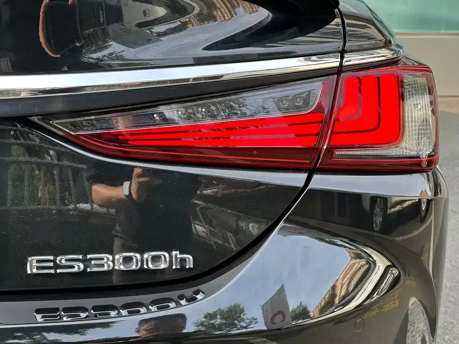 Lexus ES 2022 300h Premium Edition 2024 — миниатюра 3