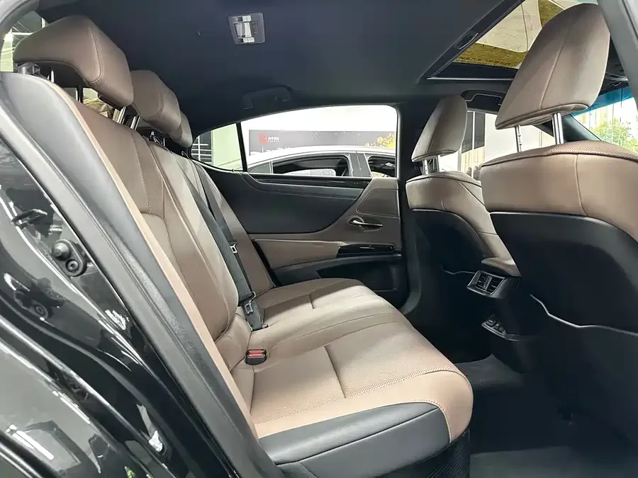 Lexus ES 2022 300h Premium Edition 2024 — миниатюра 4