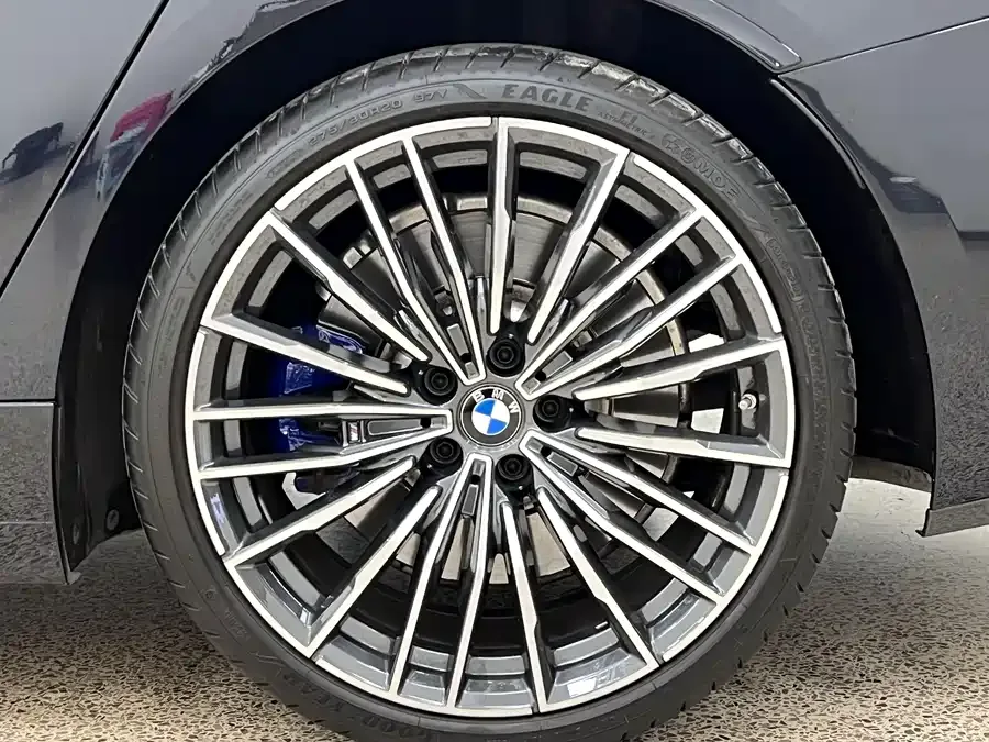 BMW 8 Series BMW 8 Series 2021 facelift 840i four-door coupe M Sport package 2023 — миниатюра 3