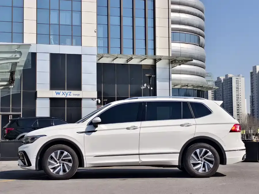 Volkswagen Tiguan L New Energy Tiguan L New Energy 2022 430PHEV Plug-in Hybrid Premium Edition 2022 — миниатюра 3